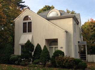 11 Windsor Rd, Great Neck, NY 11021