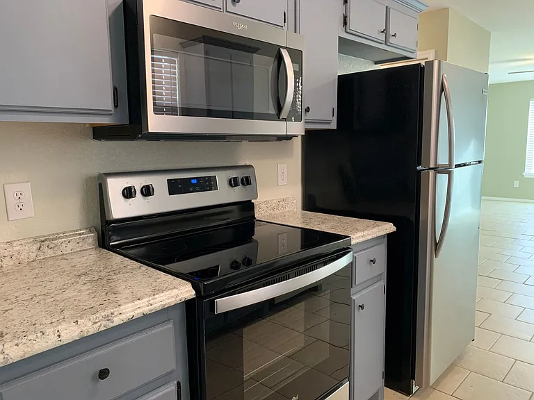 209 W Locust St — Photo 8