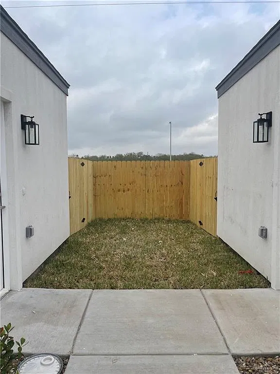 3 bed, 2.0 bath, 1040 sqft, $1,275 — Photo 4