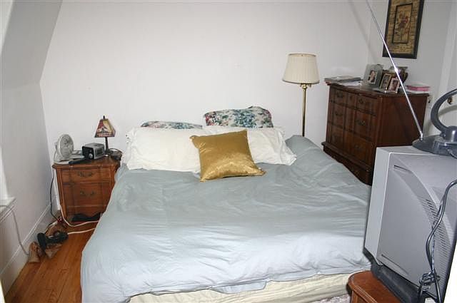 2nd image of 25 Laurel St APT 5