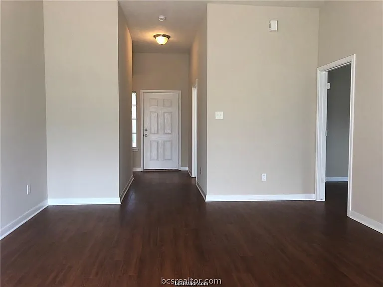 921 Windmeadows Dr — Photo 3