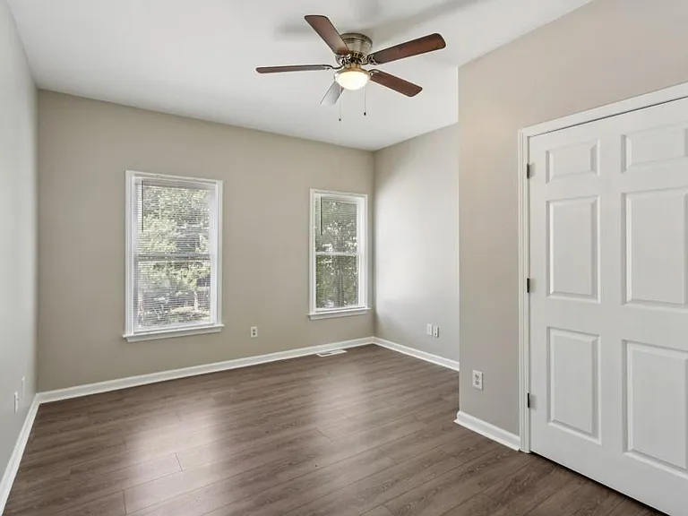 739 Prince Pl NW — Photo 4