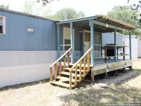 149 Vint Bonner Dr, Bandera, TX 78003