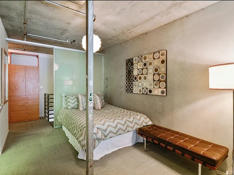 Quasi 2nd Bedroom