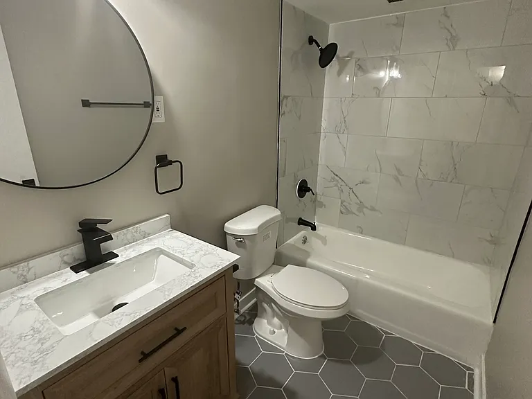 2740 40th St #2C — Photo 2