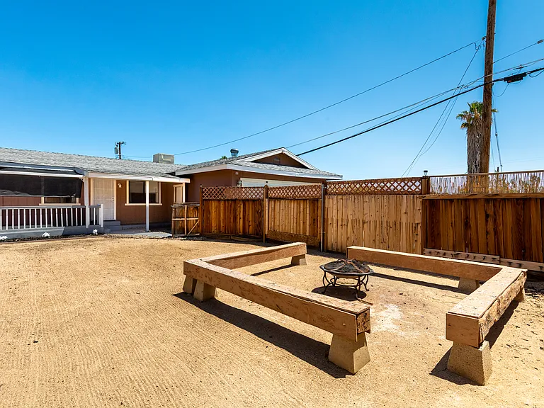 72476 Sunnyvale Dr — Photo 55