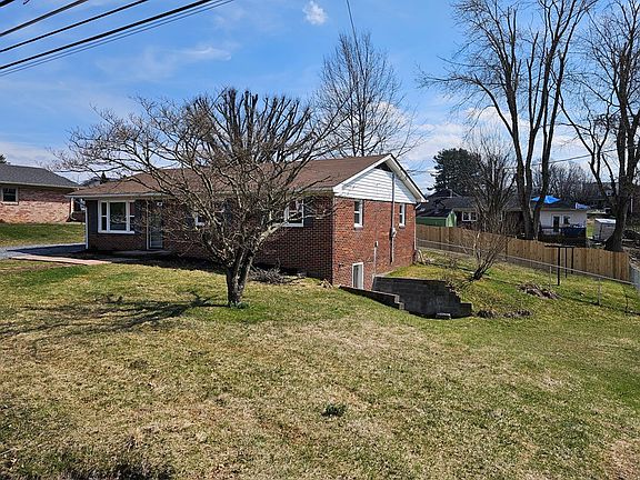2nd image of 718 Sunset Dr
