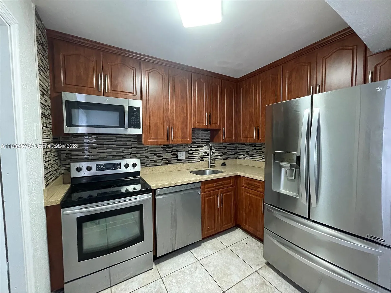 2 bed, 1.5 bath, 1000 sqft, $2,000 — Photo 1