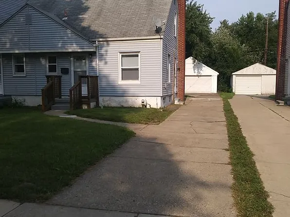 24650 Cloverlawn Ave, Oak Park, MI 48237