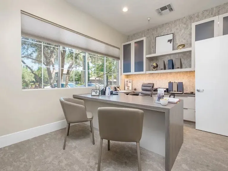 Villagio Luxury Apartments — Photo 28