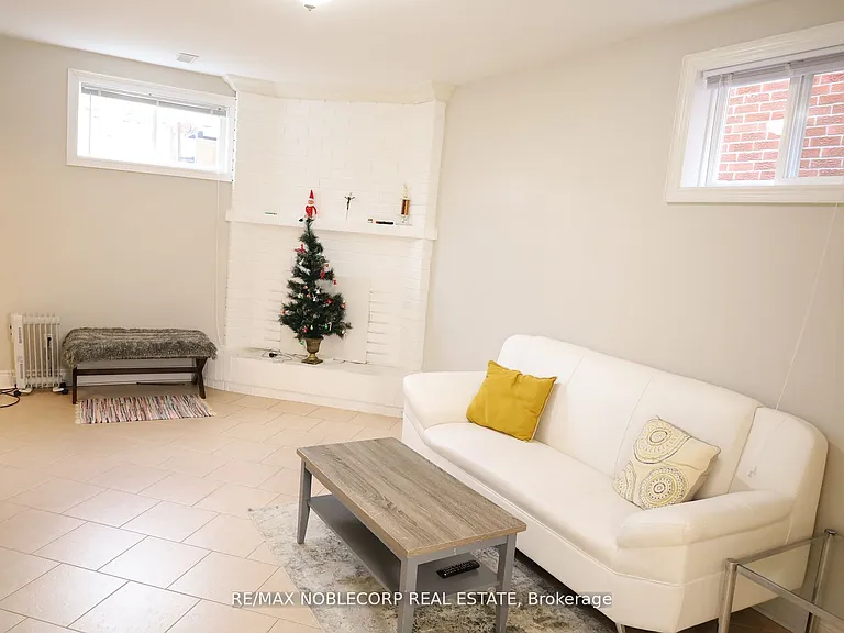 5 Twinberry Cres #LOWER — Photo 2