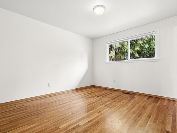 4th image of 2210 167th Ave NE