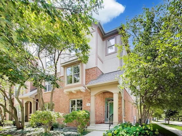 1762 Tudor Ln, Northbrook, IL 60062