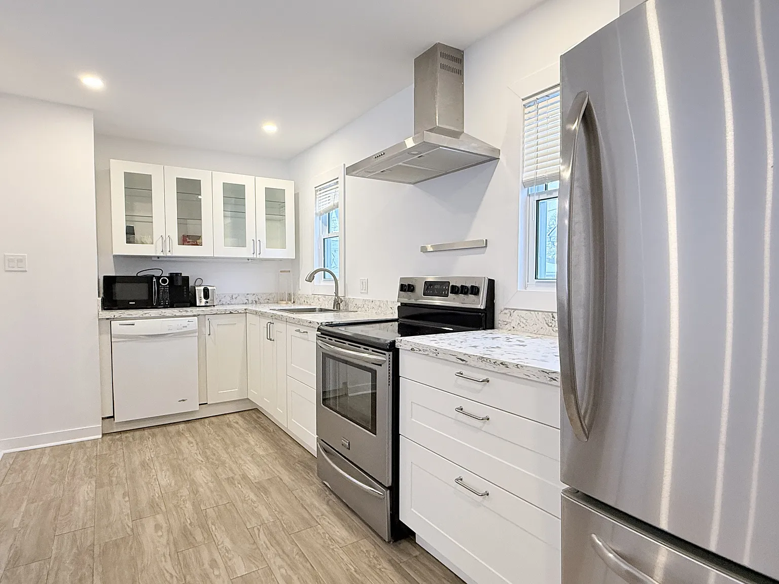 3 bed, $2,300 — Photo 2