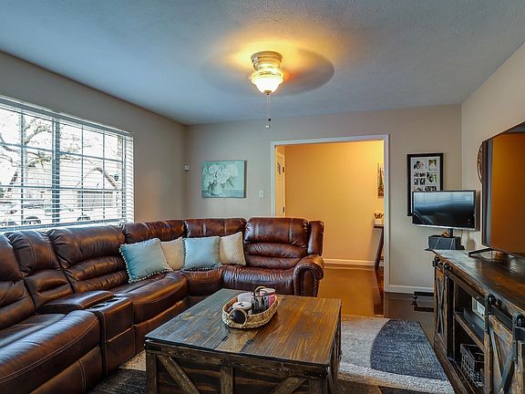 4th image of 6 Woodcliff Dr