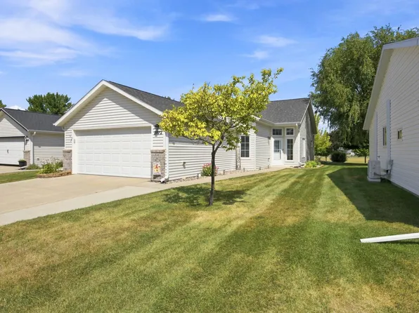 2872 35th St S, Moorhead, MN 56560