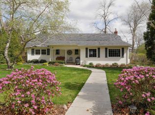 715 Lakeview Dr, Portage, MI 49002