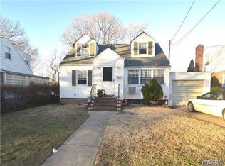 217 E Hawthorne Ave, Valley Stream, NY 11580