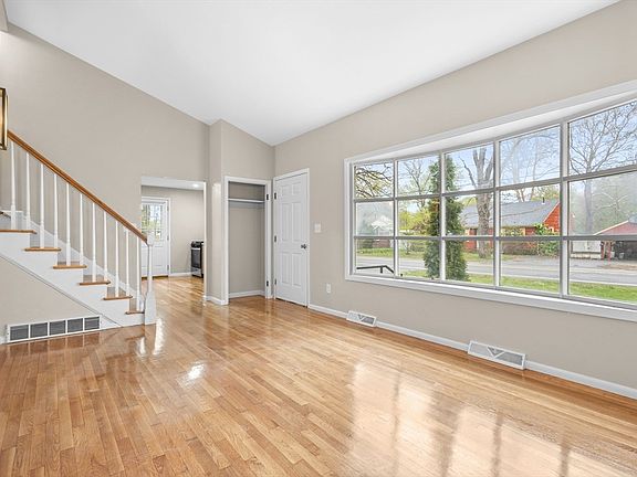 5th image of 575 East St