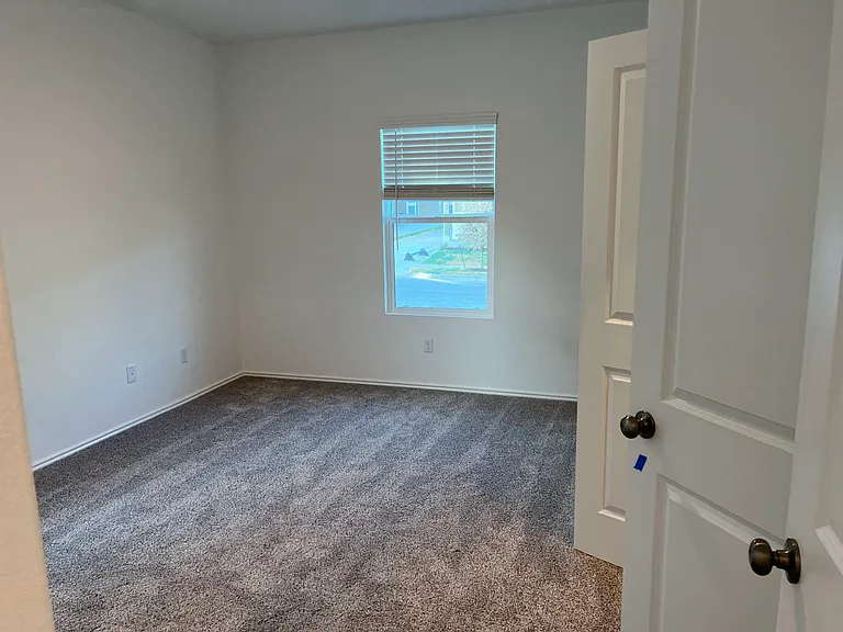 1433 Weatherford Ln — Photo 10
