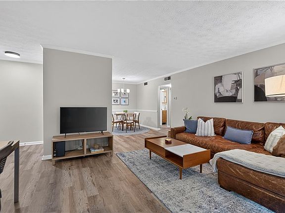 4th image of 3635 Essex Ave