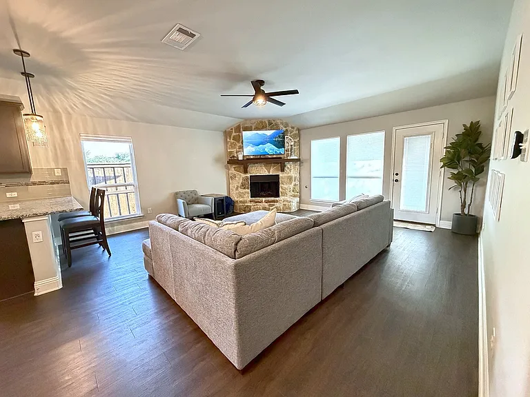 512 Rocky Pine Rd — Photo 5