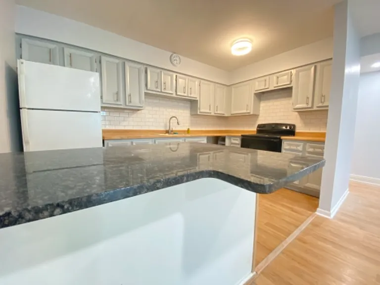 9462 Bay Colony Dr — Photo 3