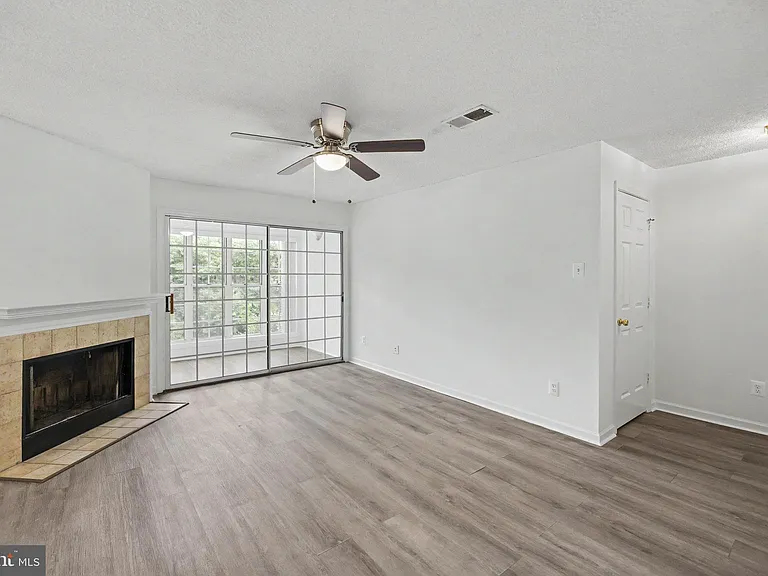 12102 Green Leaf Ct #201 — Photo 5