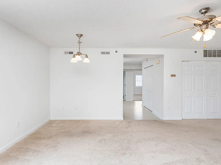 4-102 Rose Garden Ln — Photo 7
