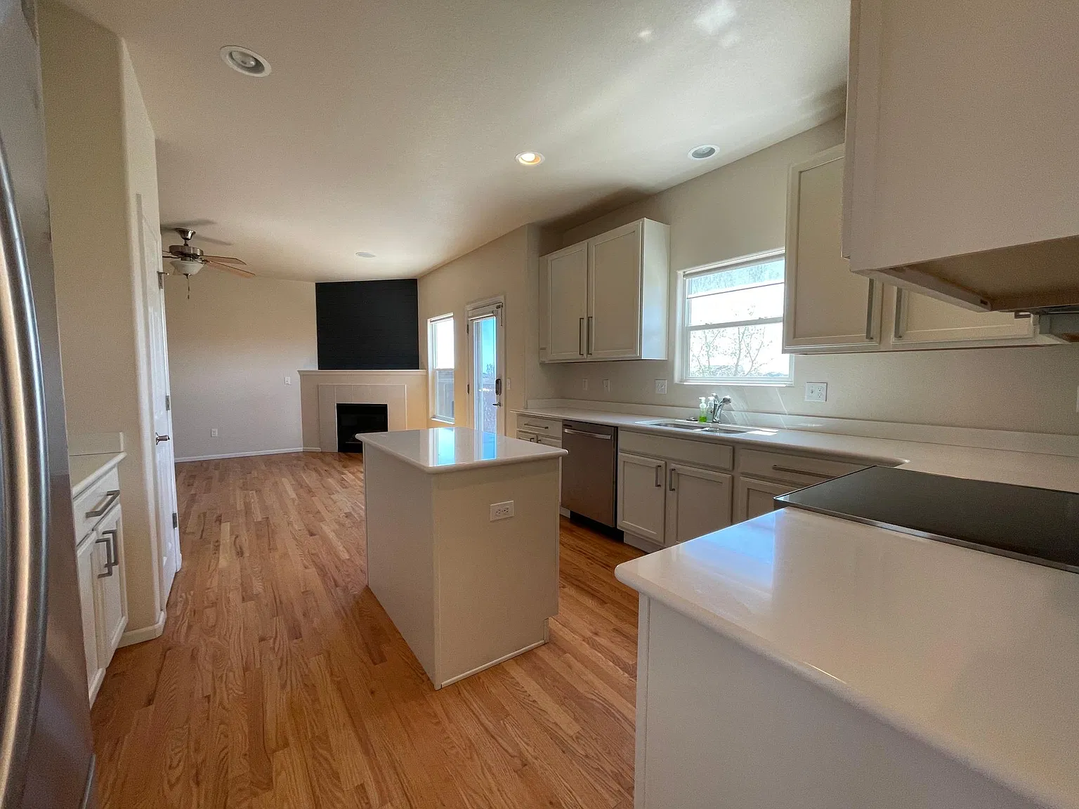 4 bed, 2963 sqft, $2,450 — Photo 3