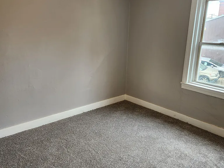320 Wallace St — Photo 37
