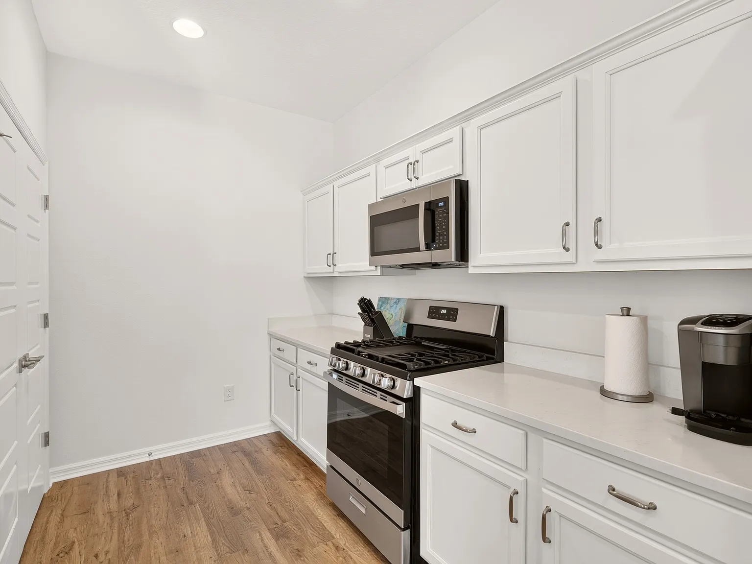3 bed, 1448 sqft, $4,100 — Photo 4