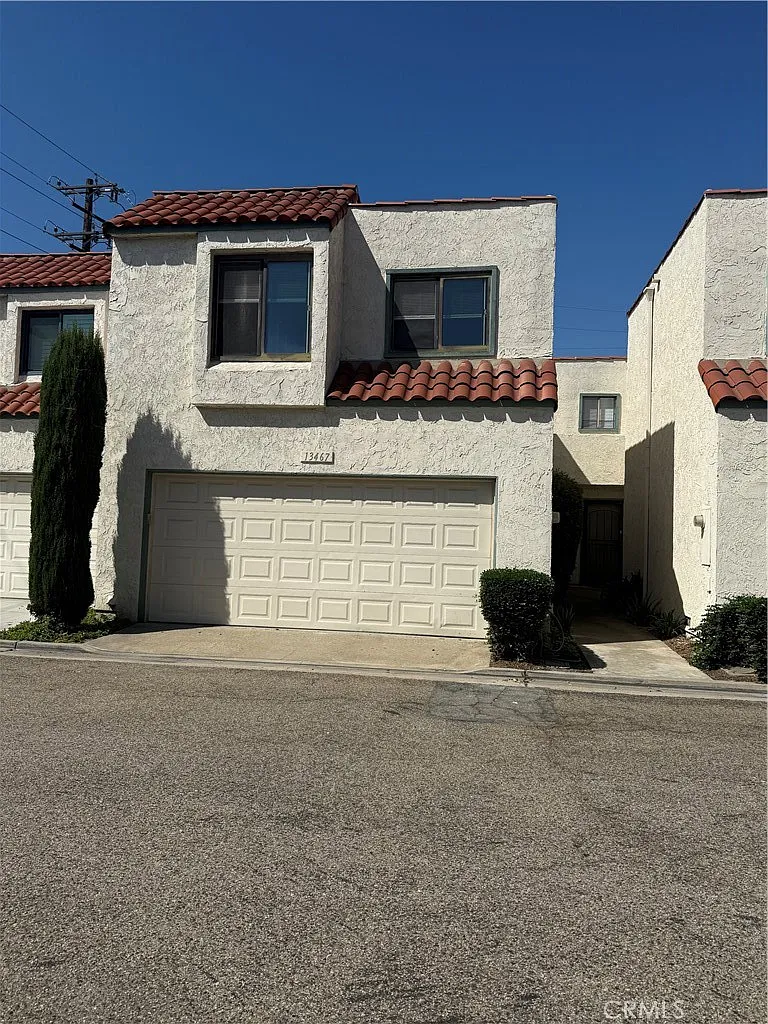 3 bed, 2.5 bath, 1515 sqft, $3,700 — Photo 1