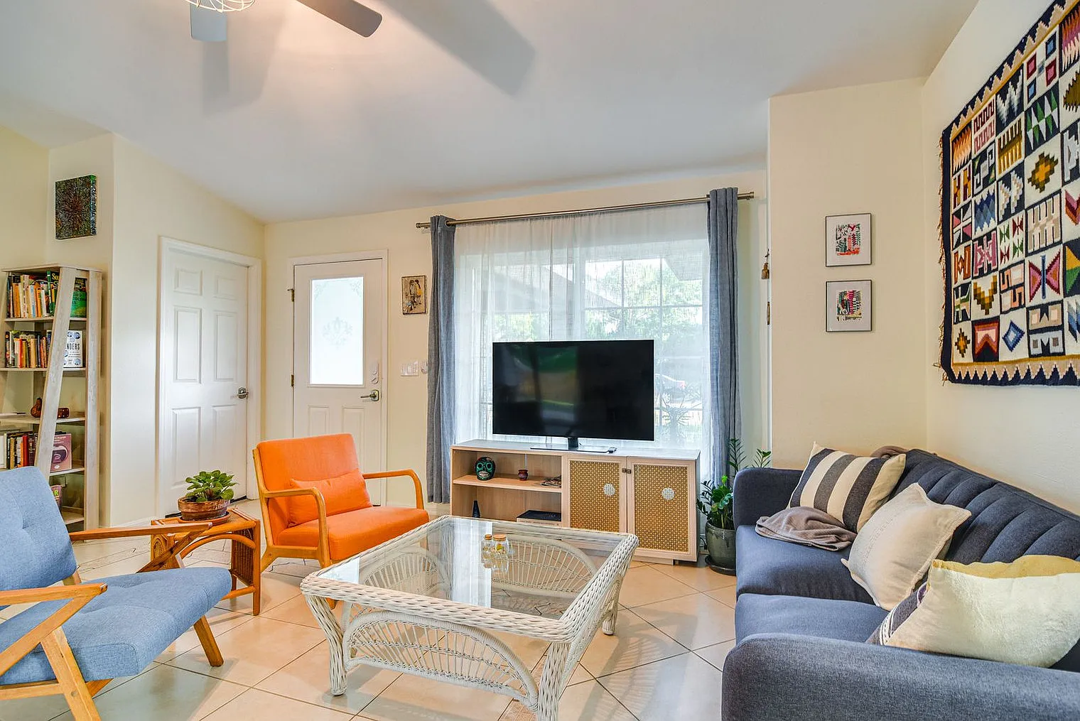 2 bed, 2.0 bath, 1194 sqft, $4,741 — Photo 2