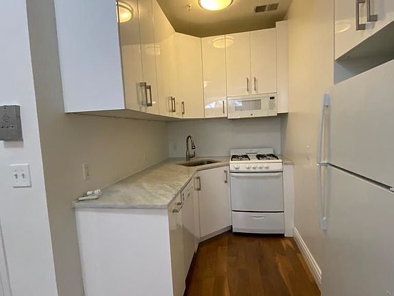 3rd image of 57 W 70th St APT 2A
