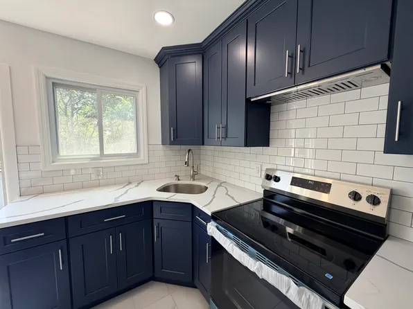 (undisclosed Address), West Babylon, NY 11704