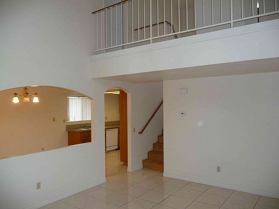 2nd image of 1515 Sycamore Ln