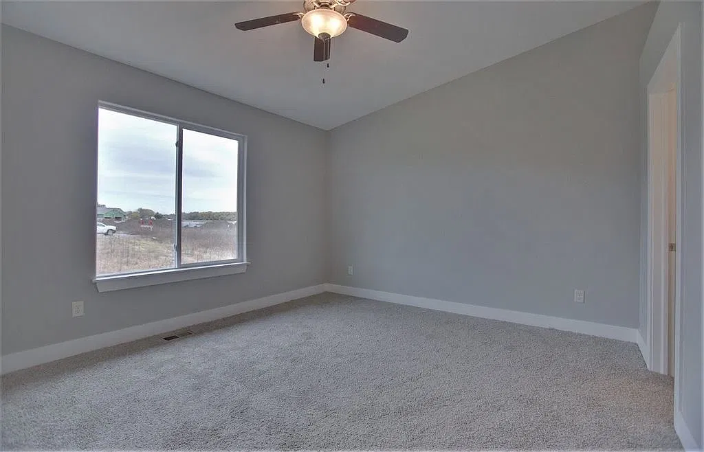 4 bed, 2250 sqft, $2,205 — Photo 3