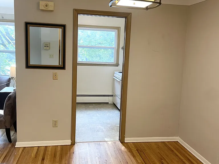 Snelling Avenue Apartments — Photo 8