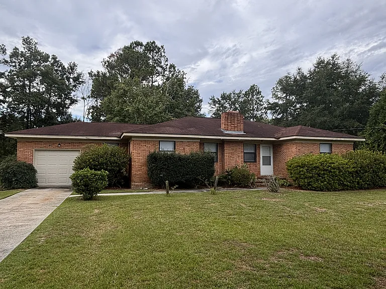 210 N Edgewood Dr — Photo 2