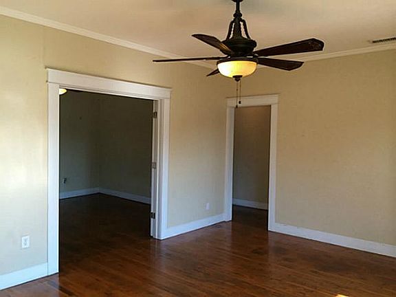3rd image of 801 Ross Ave