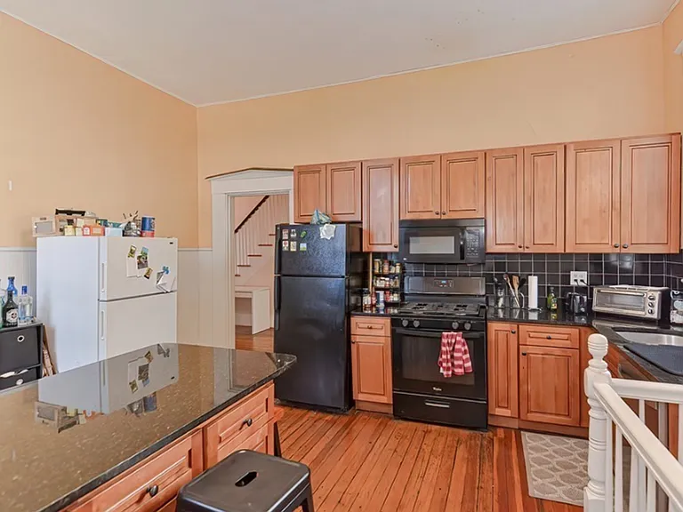 139 Hillside St #1A — Photo 2
