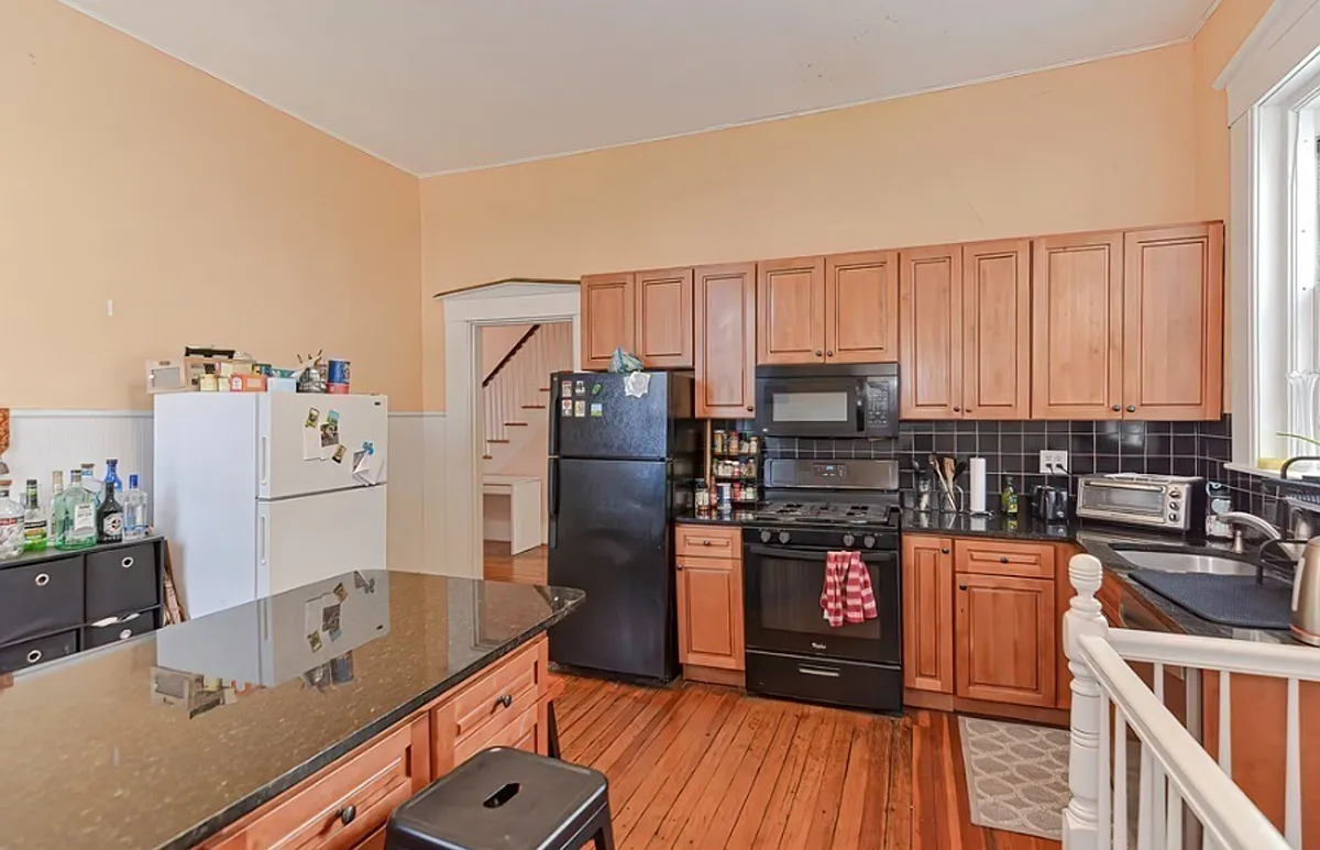 Building Photo - 139 Hillside St #1A