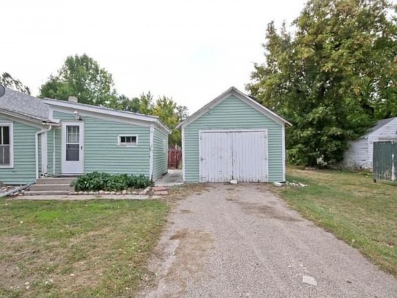 2nd image of 302 3rd Ave N