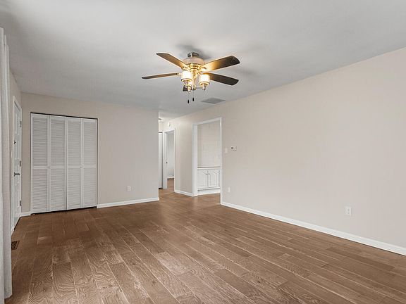 5th image of 802 Hillside Dr