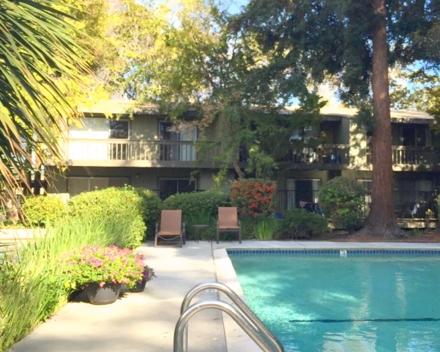 Riverdeck Apartments — Photo 3