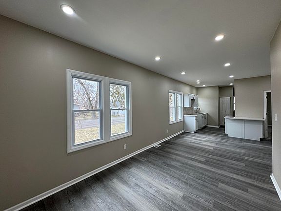 3rd image of 4688 Delaware St