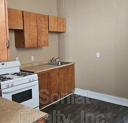 2nd image of 1505 Clouet St