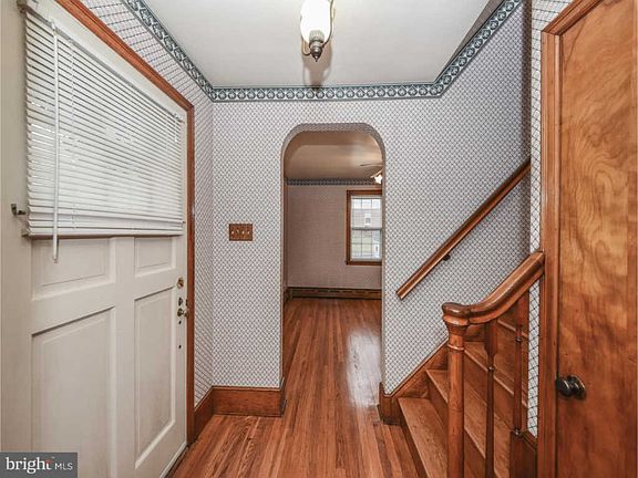 3rd image of 525 Lawn Ave