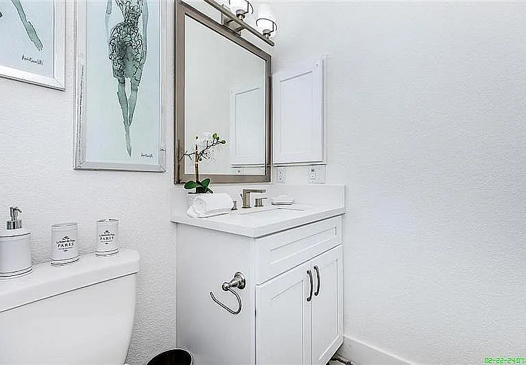 Citrine guest bath